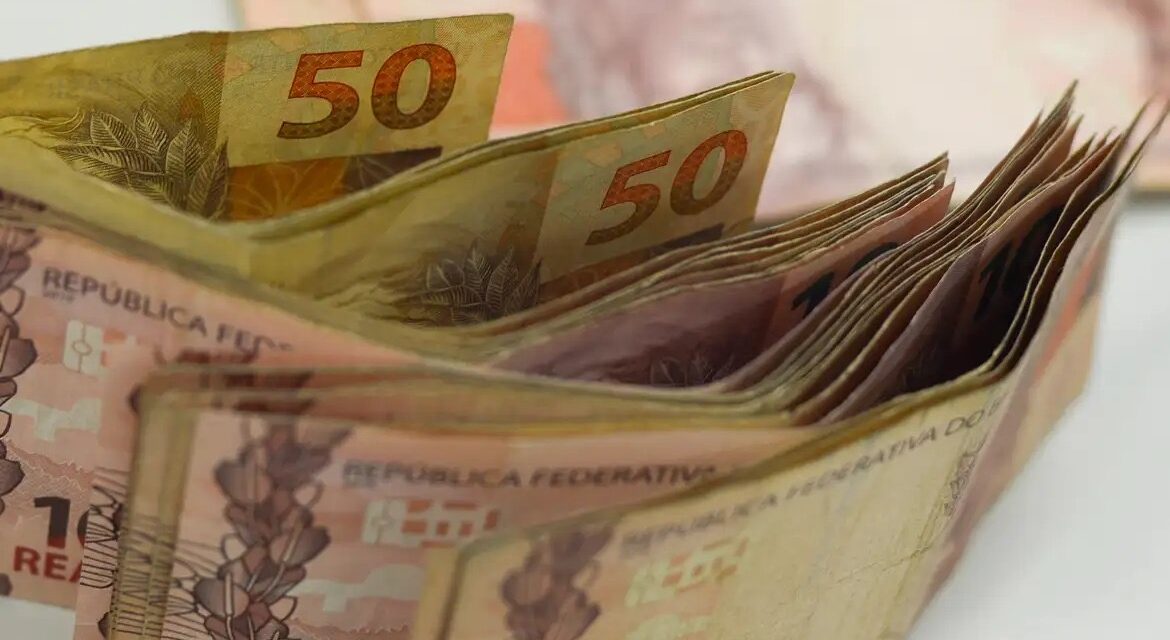 Brasileiros ainda não sacaram R$ 8,5 bilhões de valores a receber