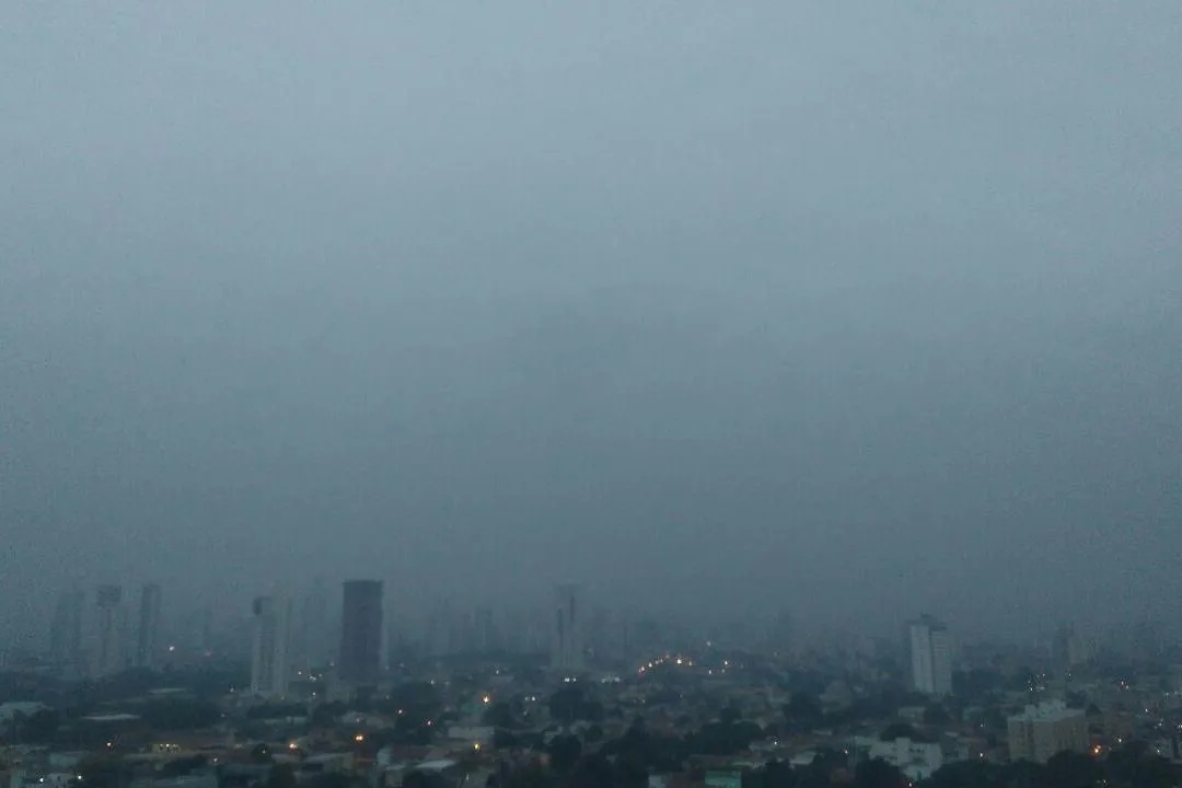 Nuvem de fumaça em Goiânia pode durar até quarta-feira