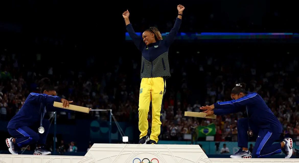 Rebeca é ouro no solo e vira maior medalhista olímpica do Brasil