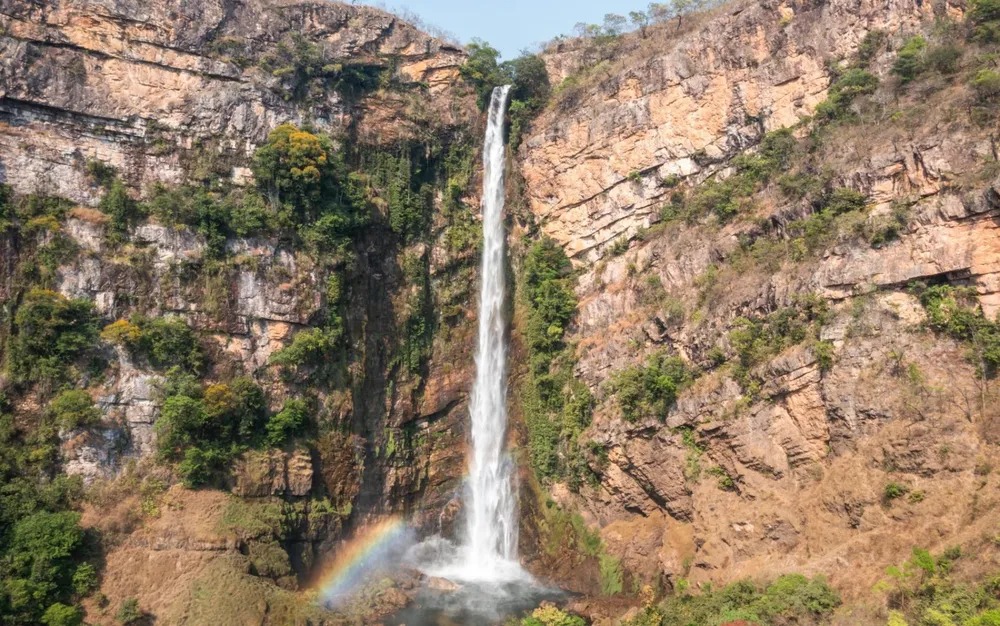 Com uma das maiores cachoeiras do país, Parque do Itiquira é fechado por causa de incêndio