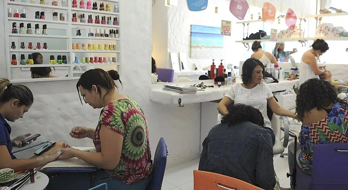 Setor de serviços cresce 0,3% em junho e atinge patamar recorde
