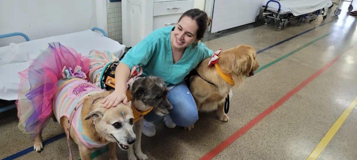 Hospital de Aparecida de Goiânia promove alegria e terapia com pets