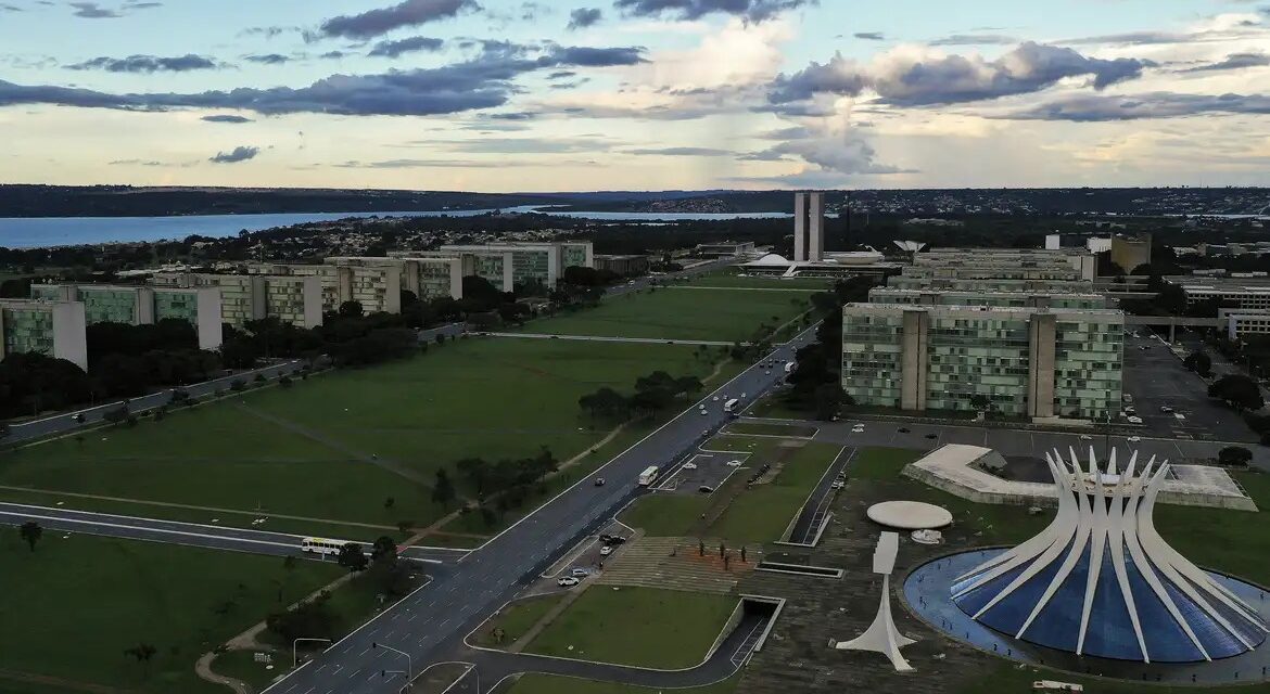 CNC pede reforma administrativa para barrar avanço da dívida pública