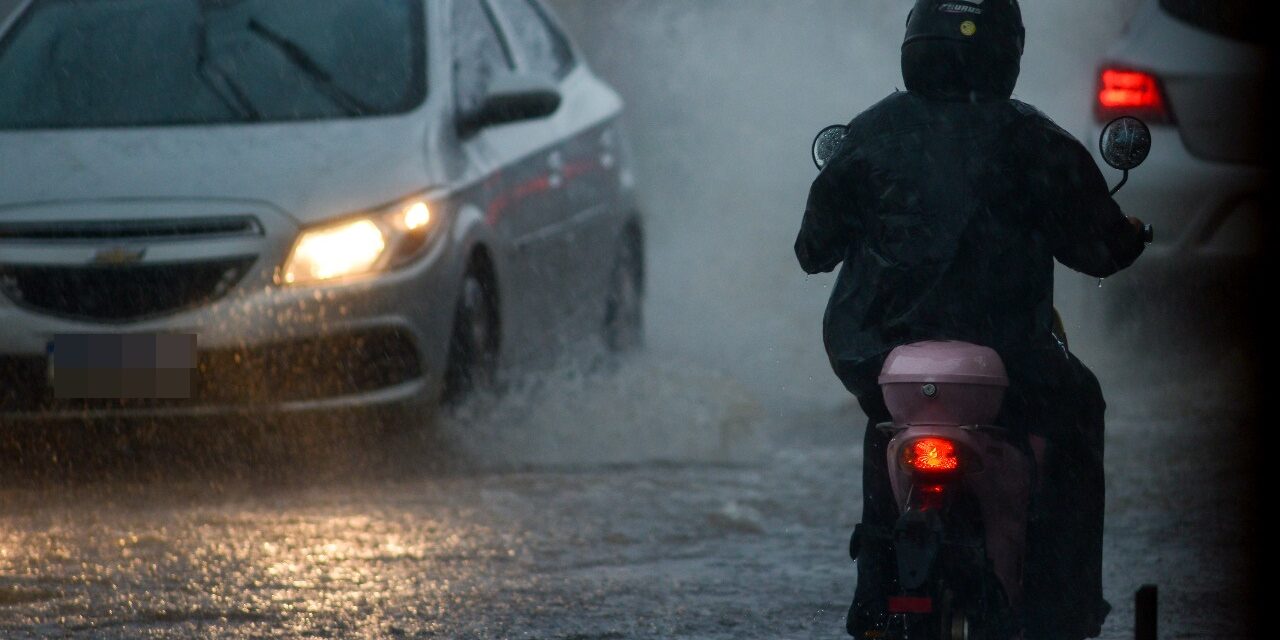 Goiás tem alerta para chuvas intensas com ventos de até 60 km/h