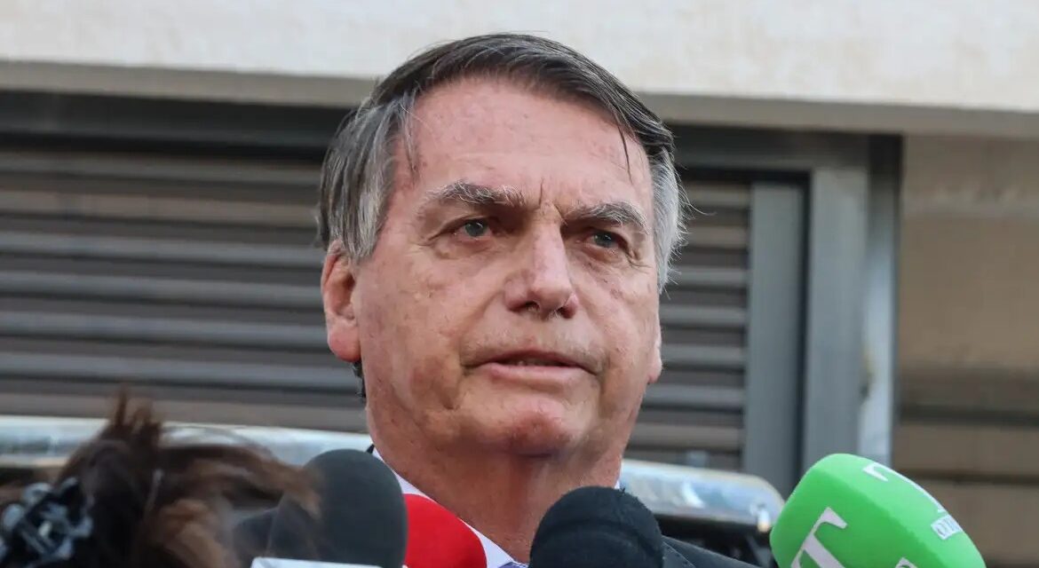 Após ser indiciado por tentativa de golpe, Bolsonaro ataca Moraes