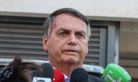 Após ser indiciado por tentativa de golpe, Bolsonaro ataca Moraes