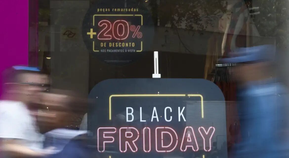 Black Friday: maioria dos consumidores deve gastar de R$ 201 a R$ 500