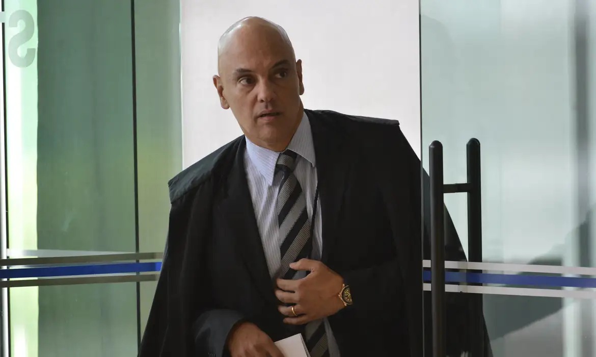 Moraes diz que redes têm de respeitar leis apesar de ‘bravatas de dirigentes irresponsáveis’ Moraes diz que redes têm de respeitar leis apesar de ‘bravatas de dirigentes irresponsáveis’
