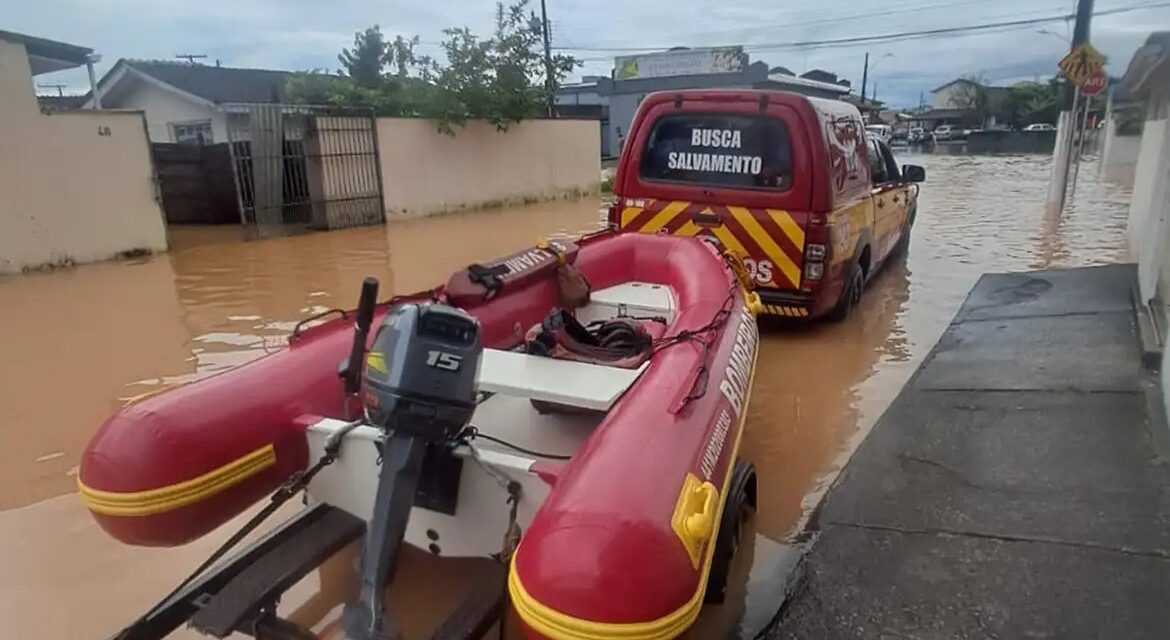 Chuvas deixam 781 desabrigados em Santa Catarina