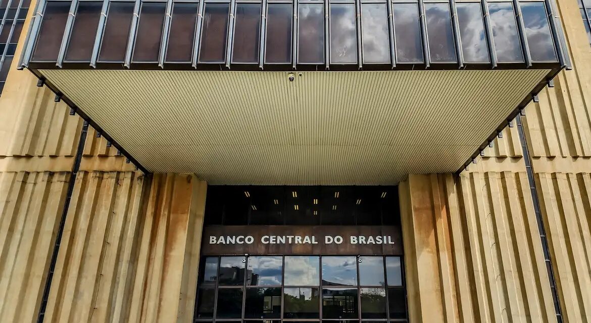 Mercado financeiro eleva previsão da inflação de 5,08% para 5,5%