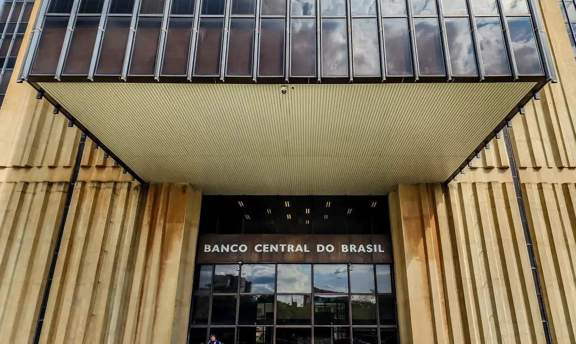 Mercado financeiro eleva previsão da inflação de 5,08% para 5,5% Mercado financeiro eleva previsão da inflação de 5,08% para 5,5%