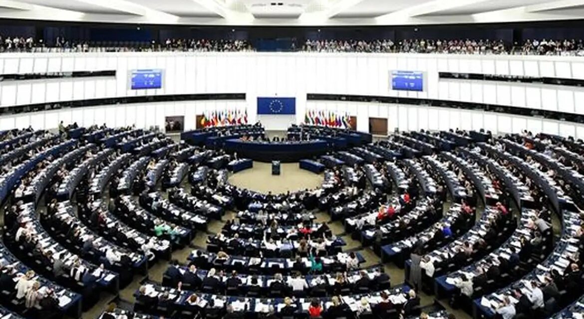 Parlamento Europeu lembra três anos de guerra na Ucrânia