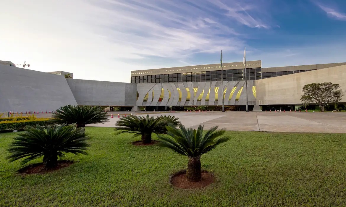 STJ condena desembargadores do Rio por esquema com ex-governador