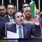 Motta diz que decisão de pautar PL da Anistia é de líderes partidários