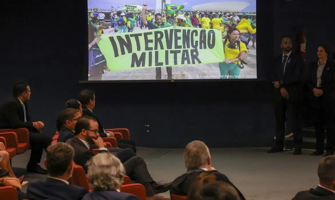 Por unanimidade, STF torna réus mais 6 denunciados por trama golpista Por unanimidade, STF torna réus mais 6 denunciados por trama golpista