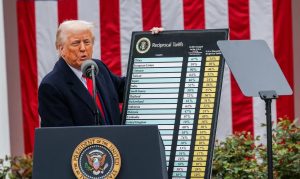 <strong>EUA excluem smartphones e computadores das tarifas recíprocas de Trump</strong>