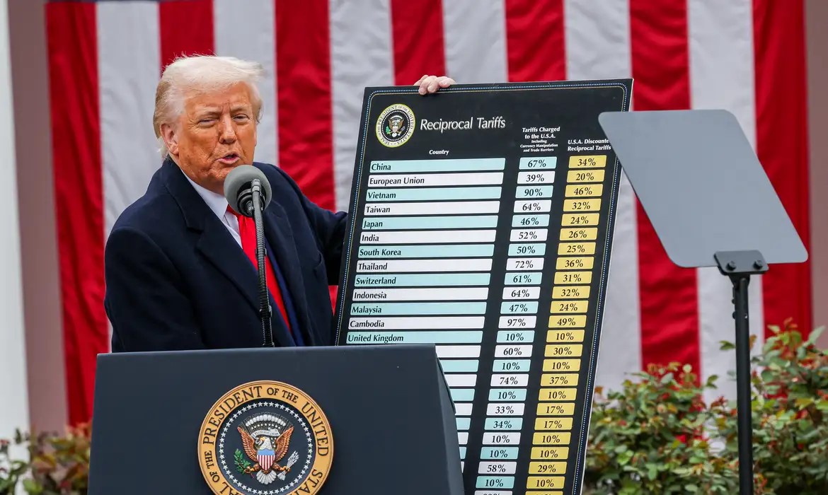 <strong>EUA excluem smartphones e computadores das tarifas recíprocas de Trump</strong>