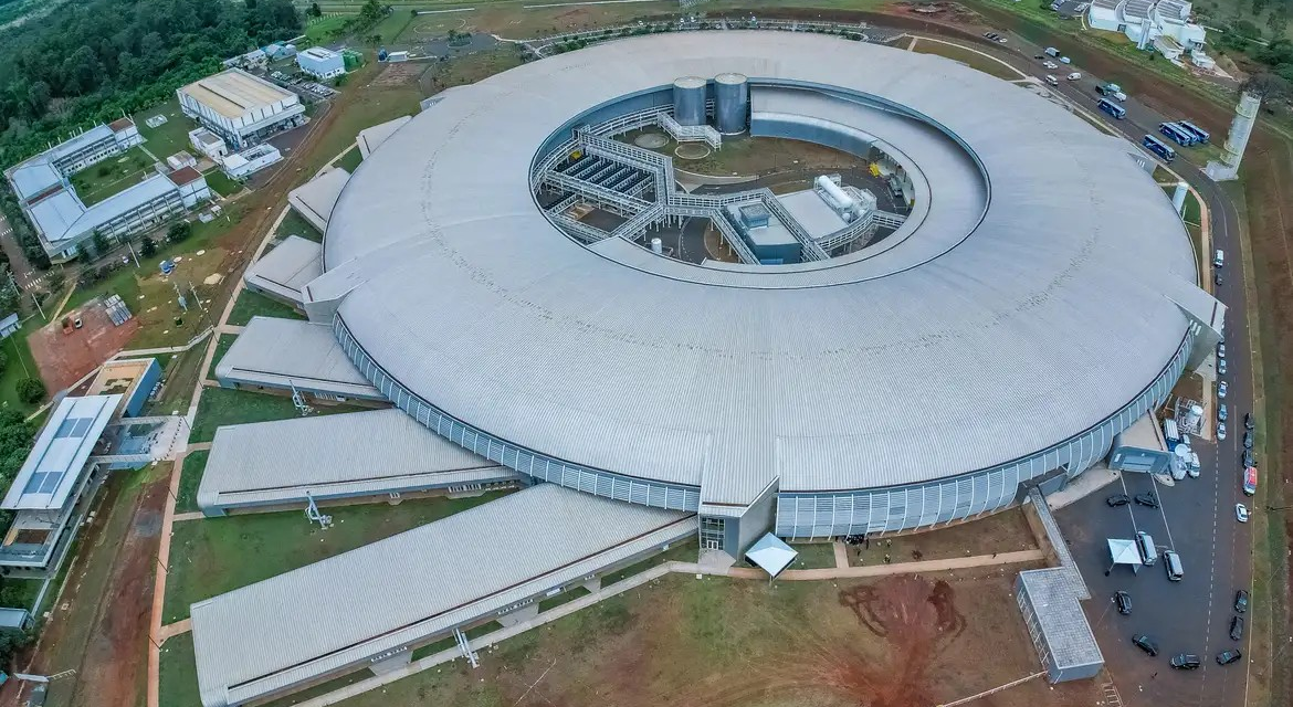 Acelerador Sirius desenvolve análise de rochas do pré-sal