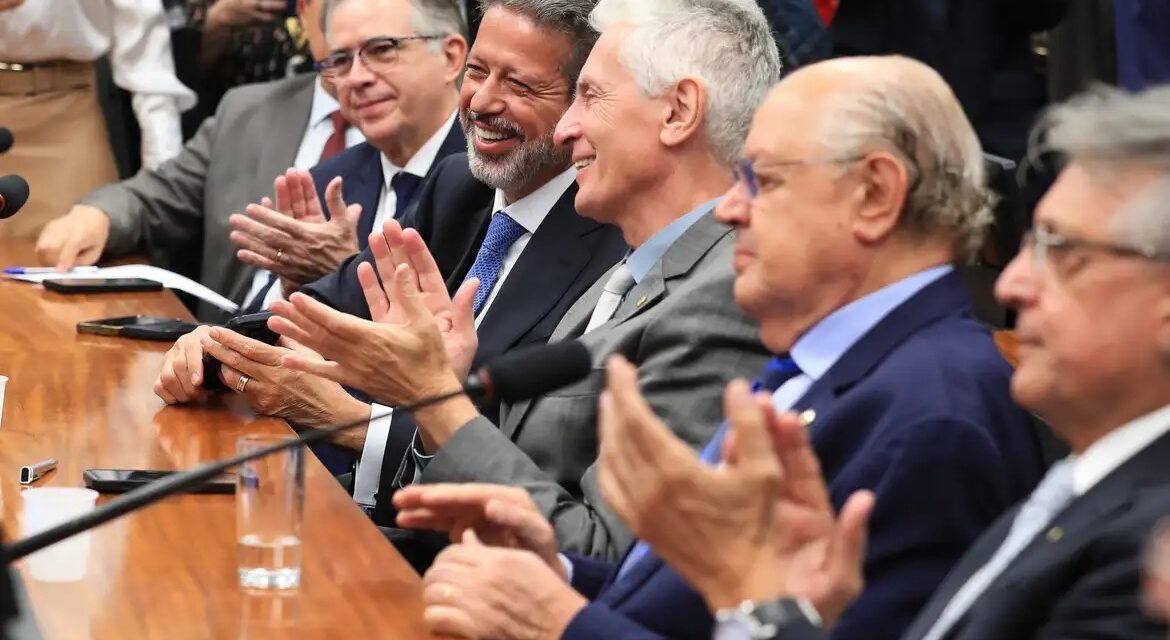 Câmara instala comissão sobre isenção do Imposto de Renda até R$ 5 mil
