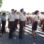 Adolescente trans conquista direito de usar farda masculina em colégio militar