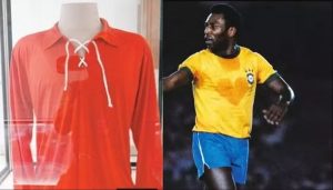 Camisa vermelha da seleção brasileira de futebol vira briga política nas redes sociais