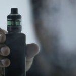 Plataformas devem remover propagandas de cigarros eletrônicos