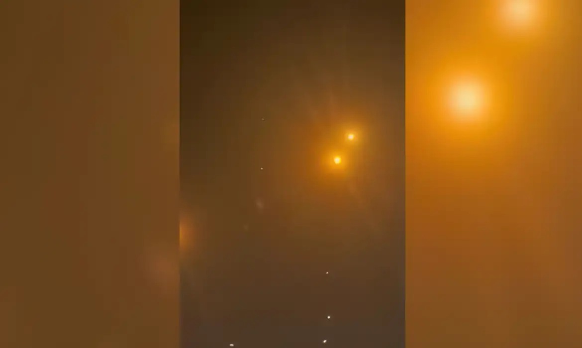 Irã lança mísseis contra base militar dos Estados Unidos no Catar