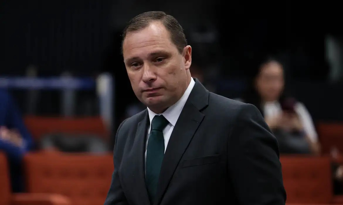 Cid: Bolsonaro buscava fraude nas urnas para justificar intervenção Cid: Bolsonaro buscava fraude nas urnas para justificar intervenção