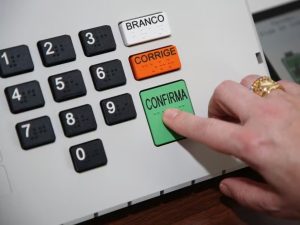 CCJ do Senado aprova fim da reeleição para presidente, prefeitos e governadores