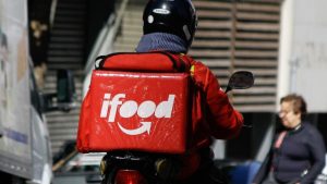Procon autua Ifood por cobrança indevida de “taxa de serviço”