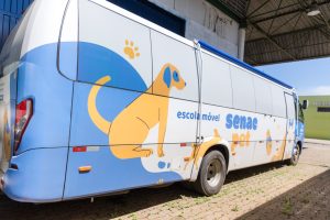 Senac Goiás lança Carreta Pet Móvel e aposta na formação profissional no setor que mais cresce no Brasil