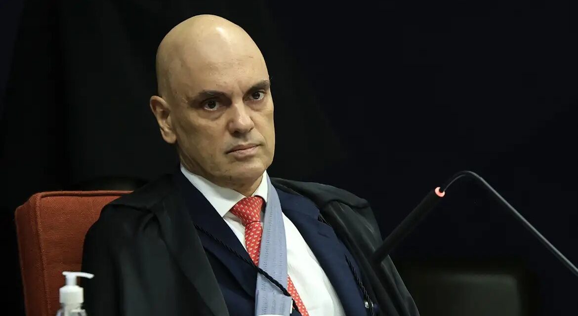 Moraes diz que Eduardo Bolsonaro interfere em processo na Corte