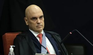 Moraes diz que Eduardo Bolsonaro interfere em processo na Corte