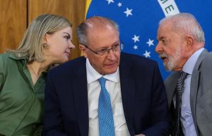 Governo Lula manda carta aos EUA, cobra negociação e critica tarifaço