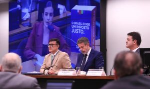 Comissão da Câmara aprova isenção do IR para quem ganha até R$ 5 mil