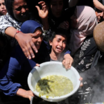 Gaza: 67 palestinos que buscavam comida são mortos