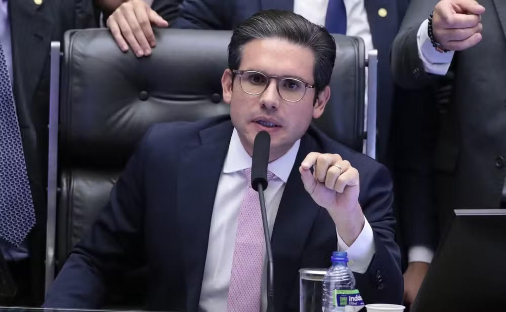 Presidente da Câmara quer acelerar proposta contra exploração de crianças nas redes