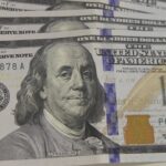 Dólar cai abaixo dos R$ 5,40, no menor valor desde junho de 2024