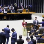 Sem acordo, Câmara não pauta foro privilegiado nem anistia a 8/1