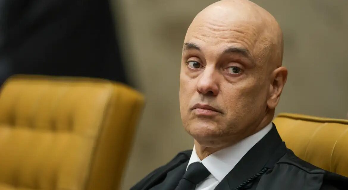 Moraes decreta prisão domiciliar de Bolsonaro