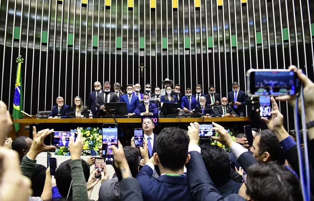 Alcolumbre diz que ocupação das Mesas do Senado e da Câmara é ação arbitrária e pede bom senso