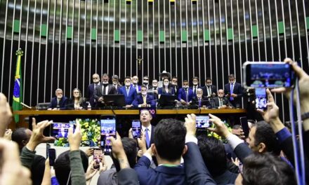 Alcolumbre diz que ocupação das Mesas do Senado e da Câmara é ação arbitrária e pede bom senso