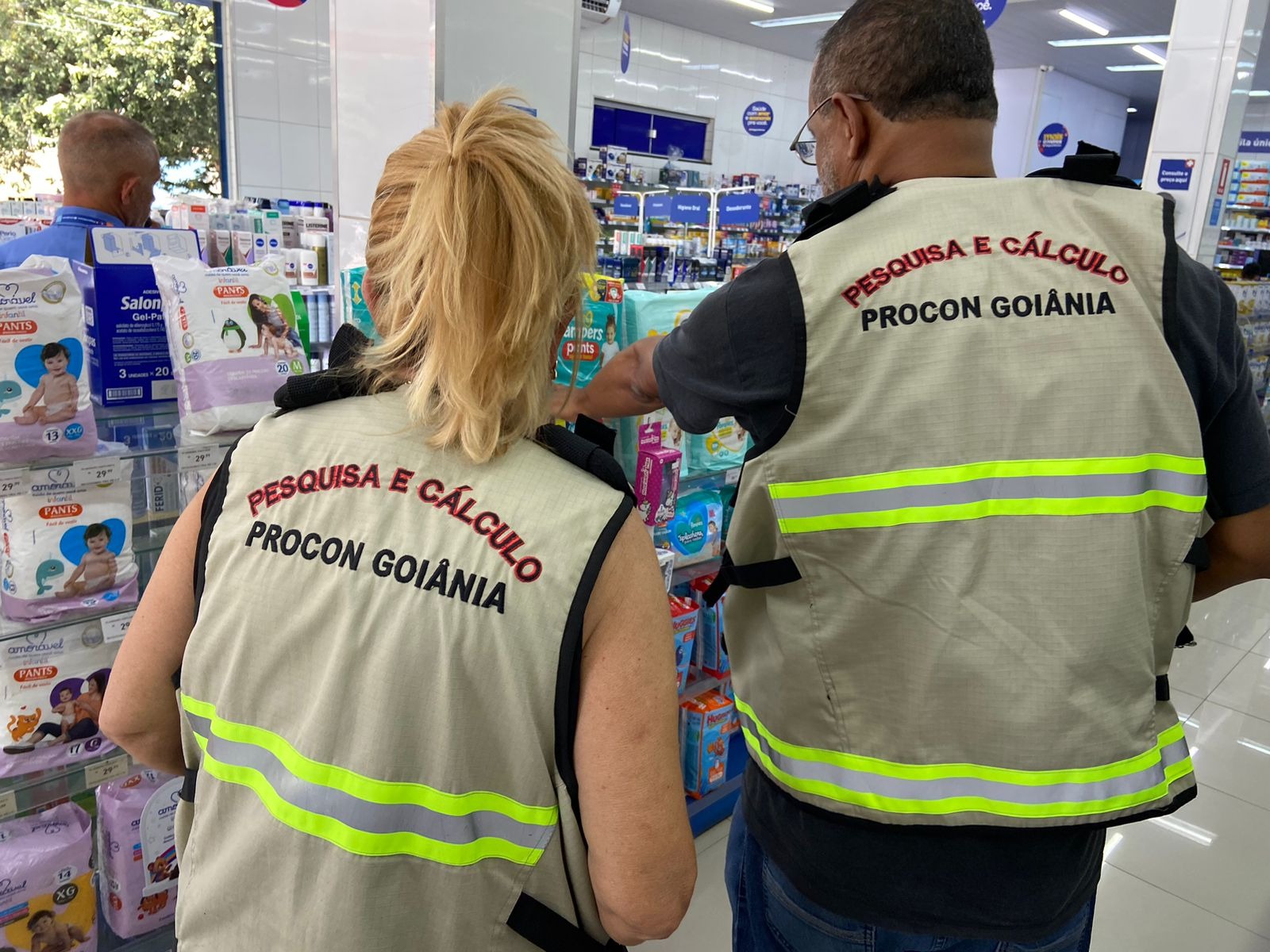 Procon Goiânia verifica diferenças de até 150% no preço de fraldas Procon Goiânia verifica diferenças de até 150% no preço de fraldas