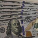 Dólar fecha abaixo de R$ 5,50 pela primeira vez em quase um mês
