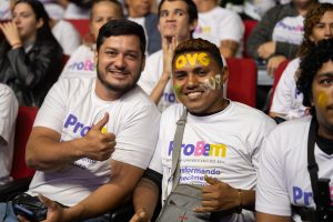 Goiás alcança maior taxa de jovens de baixa renda no ensino superior brasileiro em 2024