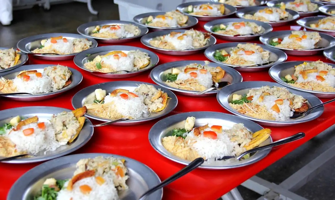 Governo vai comprar perecíveis que iriam para EUA, diz ministro