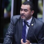 Alvo de investigação, governador do Tocantins é afastado do cargo