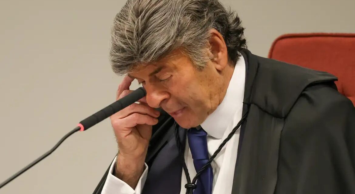 Trama golpista: Fux vota para absolver Bolsonaro de todos os cinco crimes da acusação