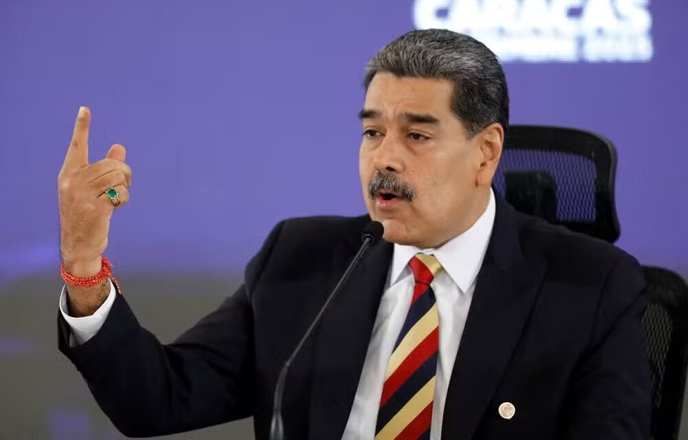 Maduro diz que 8 embarcações militares dos EUA com mísseis ‘apontam’ em direção à Venezuela