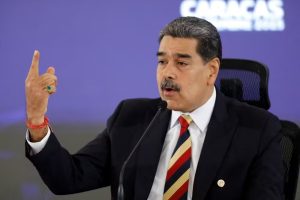 Maduro diz que 8 embarcações militares dos EUA com mísseis ‘apontam’ em direção à Venezuela